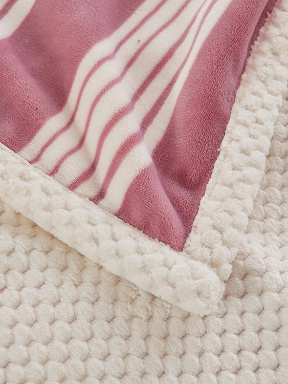 Chi Rong Yan Li Warm Milk Blanket