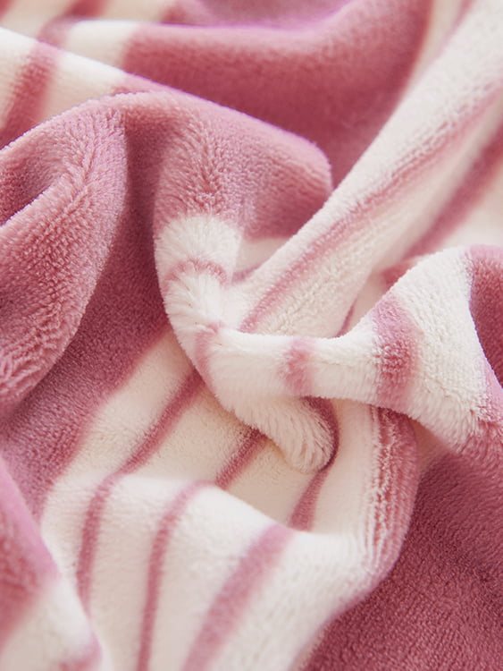 Chi Rong Yan Li Warm Milk Blanket
