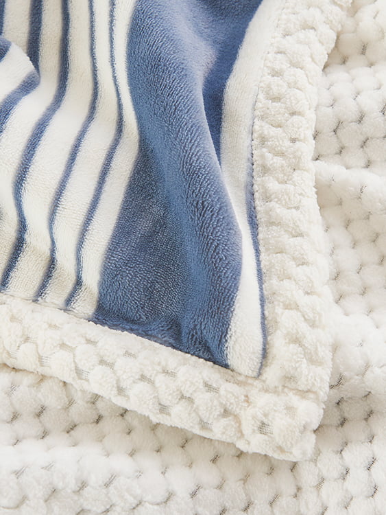 Chi Rong Yan Li Warm Milk Blanket