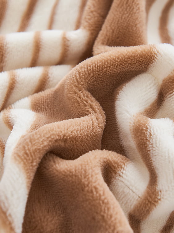 Chi Rong Yan Li Warm Milk Blanket