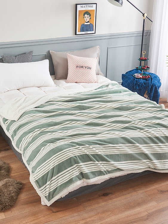 Chi Rong Yan Li Warm Milk Blanket