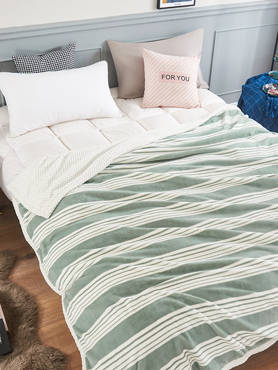 Chi Rong Yan Li Warm Milk Blanket