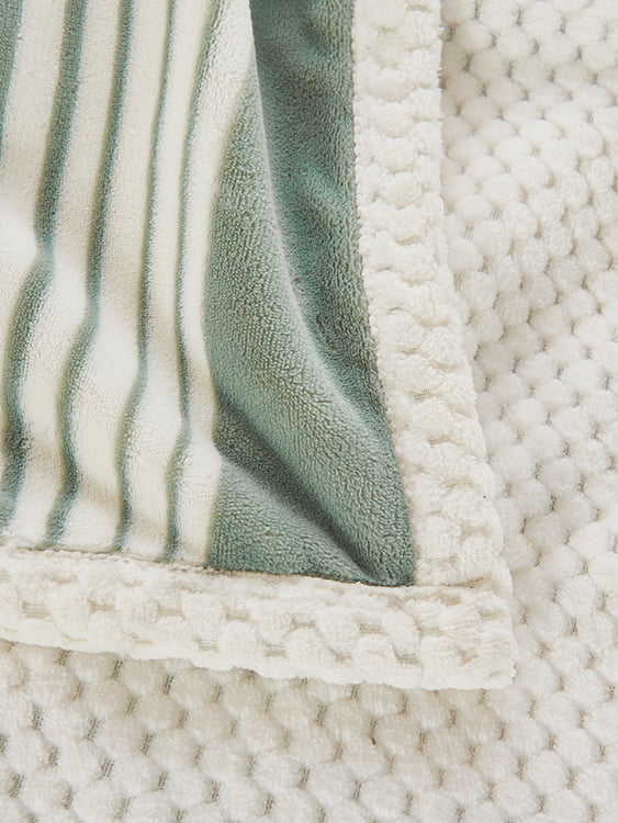 Chi Rong Yan Li Warm Milk Blanket