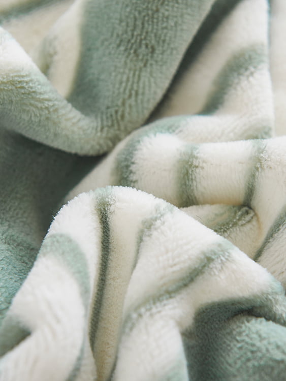 Chi Rong Yan Li Warm Milk Blanket