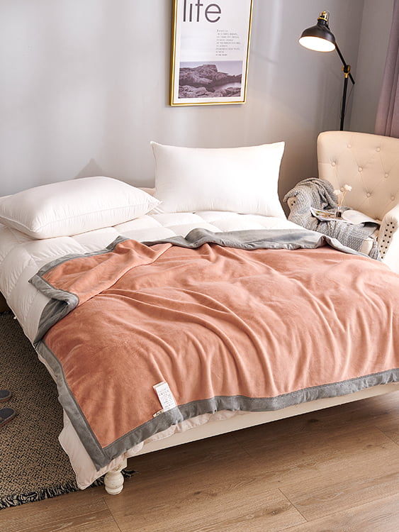 Chi Rong Yan Li Warm Milk Blanket