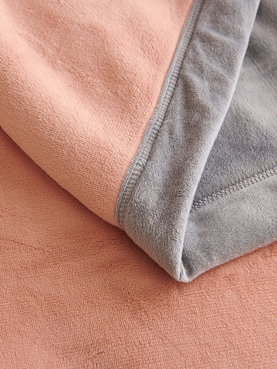 Chi Rong Yan Li Warm Milk Blanket