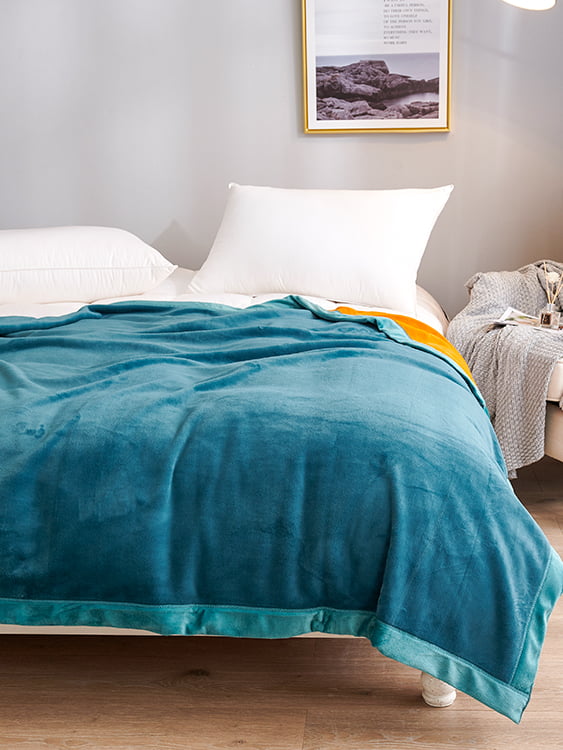 Chi Rong Yan Li Warm Milk Blanket