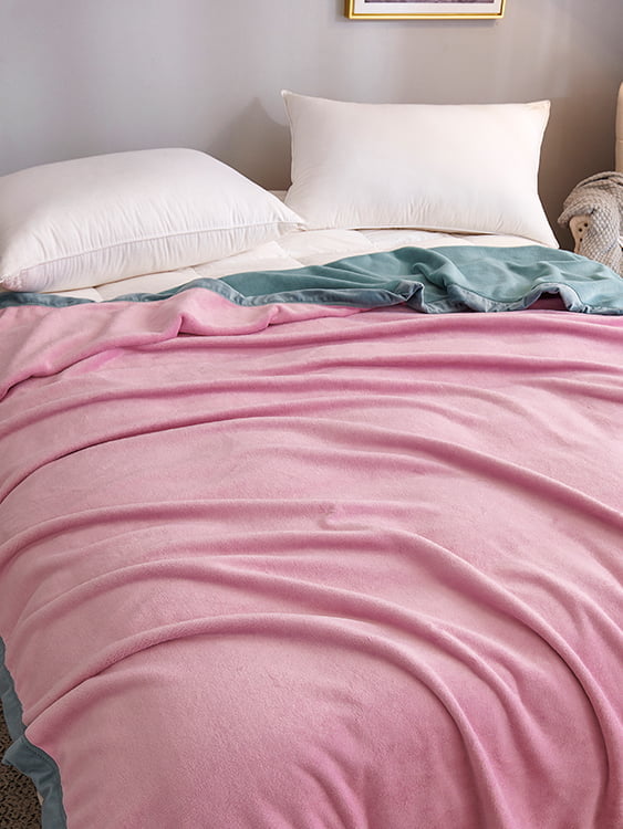 Chi Rong Yan Li Warm Milk Blanket