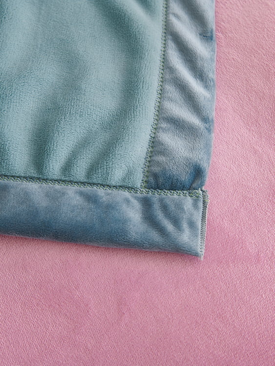 Chi Rong Yan Li Warm Milk Blanket