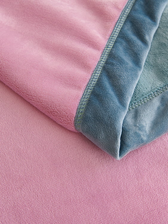Chi Rong Yan Li Warm Milk Blanket