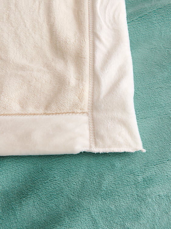 Chi Rong Yan Li Warm Milk Blanket