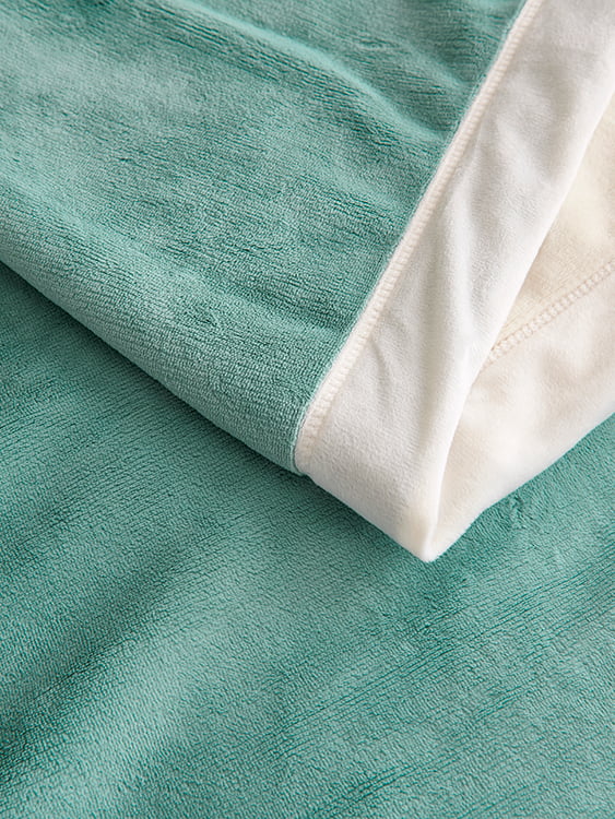 Chi Rong Yan Li Warm Milk Blanket