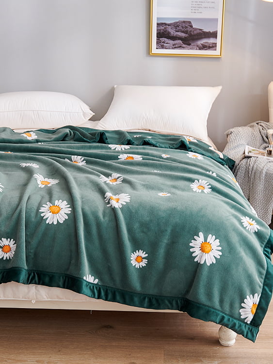 Chi Rong Yan Li Warm Milk Blanket