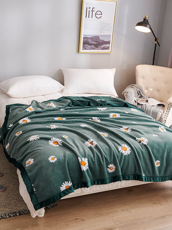 Chi Rong Yan Li Warm Milk Blanket