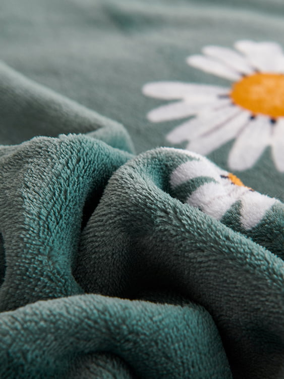 Chi Rong Yan Li Warm Milk Blanket
