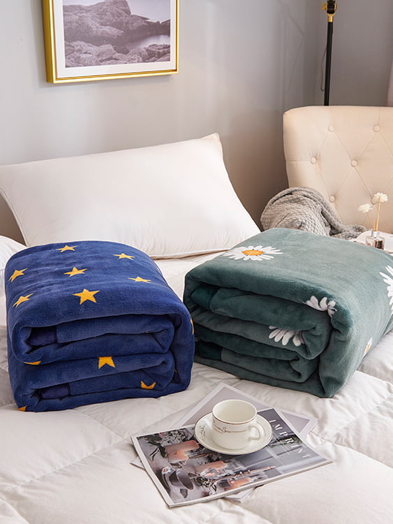 Chi Rong Yan Li Warm Milk Blanket