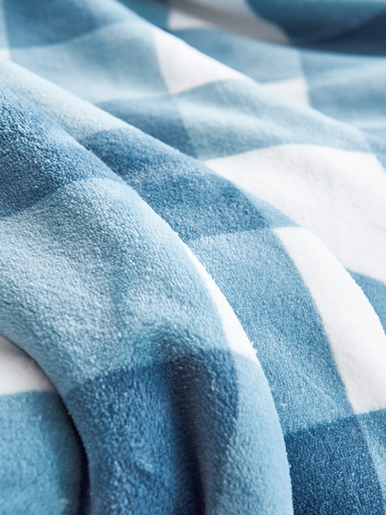 Cationic jacquard double blanket