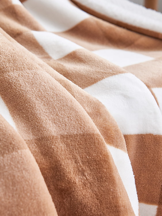 Cationic jacquard double blanket