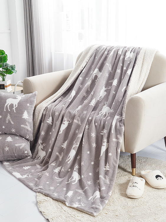 How To Clean The Flannel Fleece Blanket And Its Fabric Characteristics?