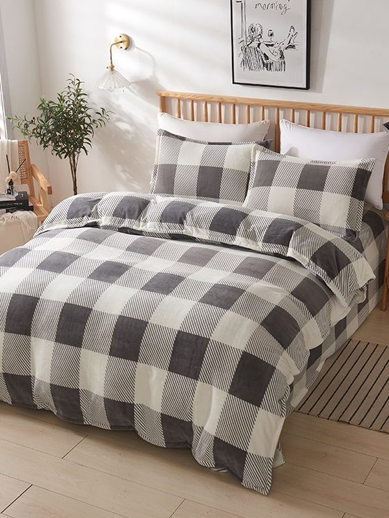 Four-piece set of printed milk velvet