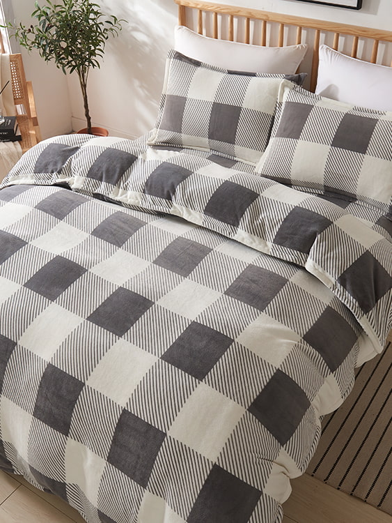 Four-piece set of printed milk velvet