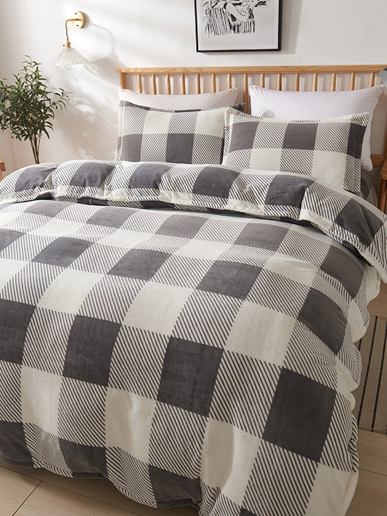 Four-piece set of printed milk velvet