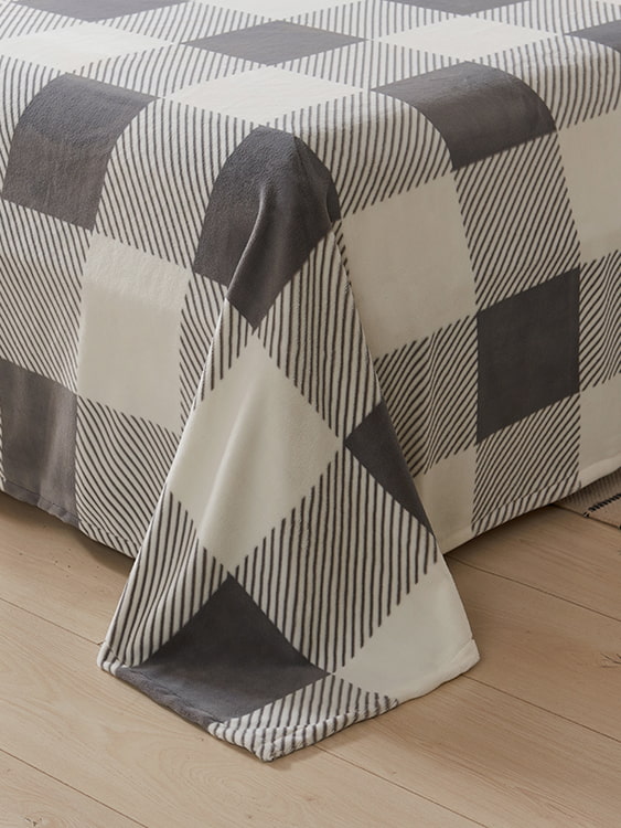 Four-piece set of printed milk velvet