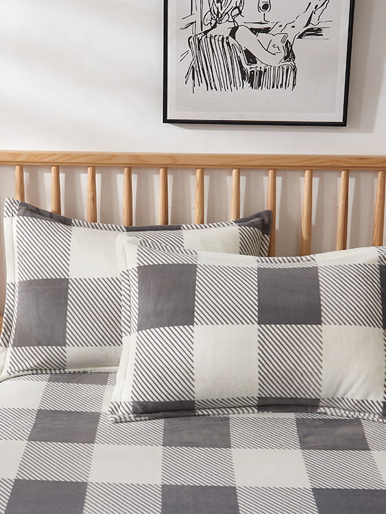 Four-piece set of printed milk velvet